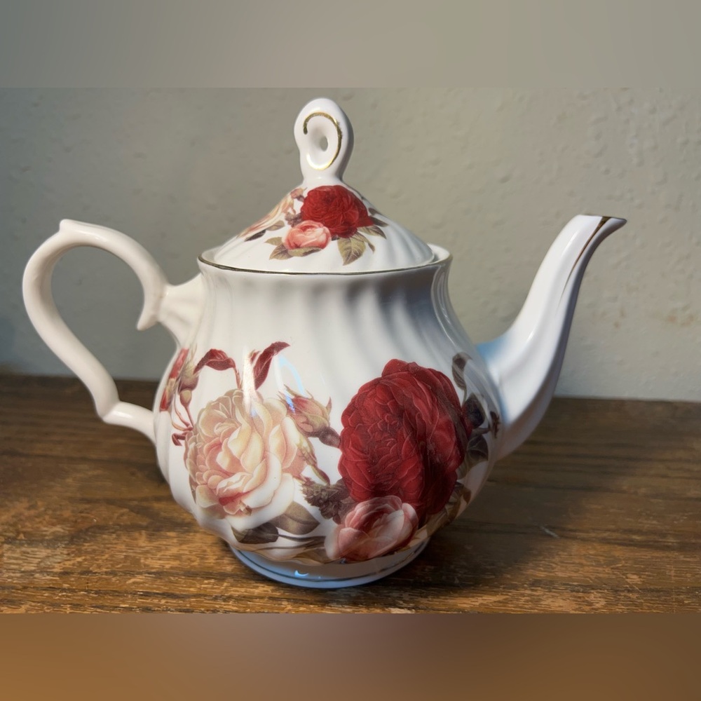 Elegant Floral Teapot with Red and Cream Roses